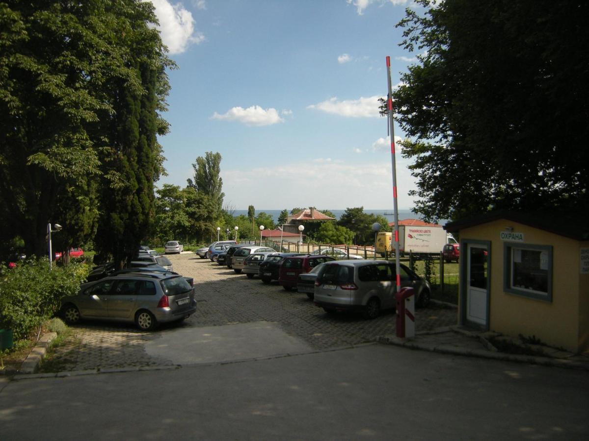 Park Hotel Persey Varna Exteriör bild