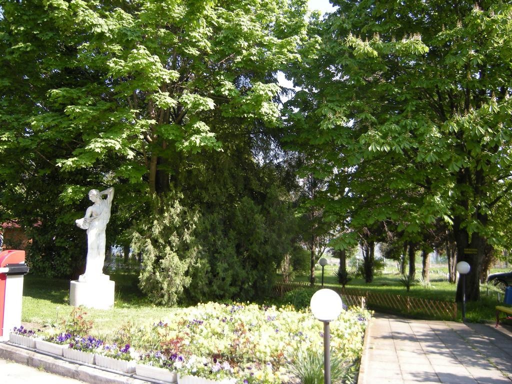 Park Hotel Persey Varna Exteriör bild